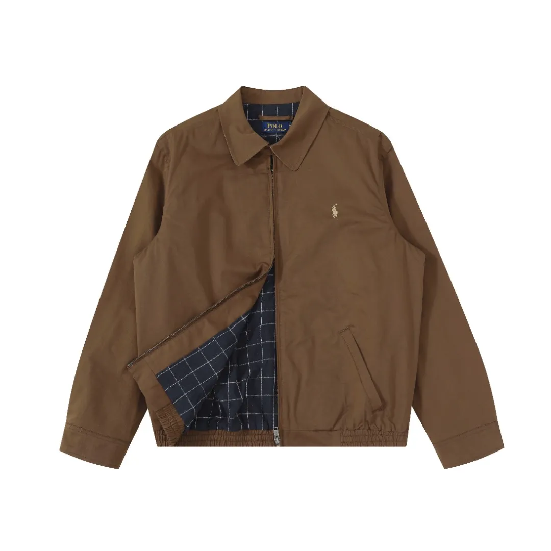 P350 #R25 Ralph Lauren/Ralph Lauren classic unisex old cadre zipper jacket RL12168 Same style as Yi Mengling Item number: RL12168 Recommended by many fashion bloggers, the Harrington jacket's lapel zipper windproof design perfectly blends casual style with street trend elements, making it very suitable for neutral wear. The fabric texture of the jacket is excellent and comfortable to wear. It is a very versatile and trendy jacket. Original development, 100% pure cotton fabric, exquisite embroidery, evergreen style for all seasons, feel free to buy it, retro will never go out of style!  Color: Khaki Black Navy Dark Green Brown Size: S/M/L/XL Length: 68/70/72/74 Bust: 128/132/136/140 Shoulder Width: 52/53/54/55